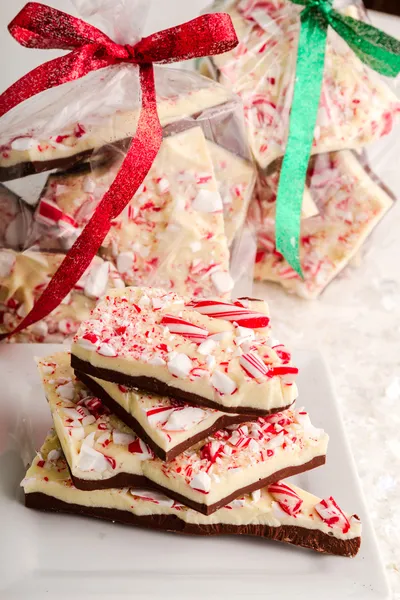 Corteccia tradizionale di menta piperita di cioccolato di festa — Foto Stock