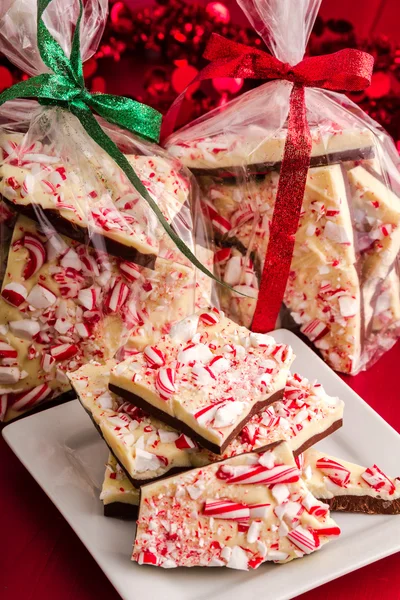 Traditional Holiday Chocolate Peppermint Bark — Stock Photo, Image