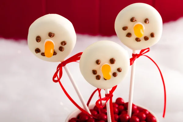 Pupi di torta di renne e pupazzi di neve — Foto Stock