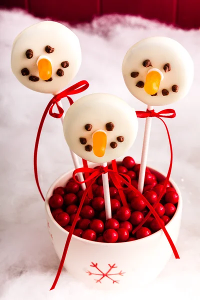 Bonecos de neve e bolo de rena Pops — Fotografia de Stock