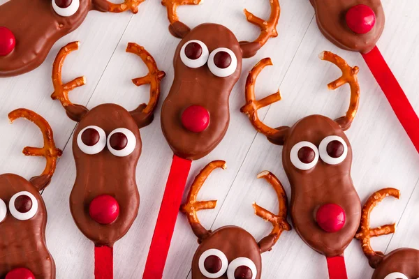 Pupi di torta di renne e pupazzi di neve — Foto Stock