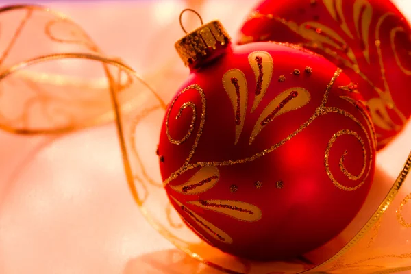 Ornamenti di Natale e Nastro — Foto Stock