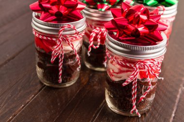 bir kavanoz içinde nane çikolata cupcakes