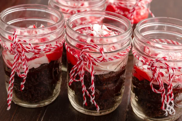 Cupcake alla menta piperita al cioccolato in un barattolo — Foto Stock