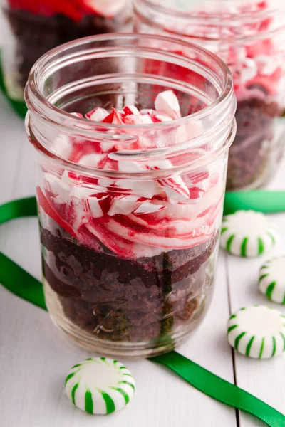 Cupcake alla menta piperita al cioccolato in un barattolo — Foto Stock