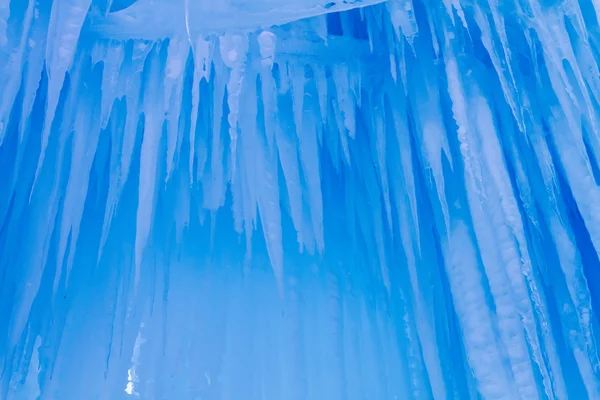 氷の城のつららと氷の形成 — ストック写真