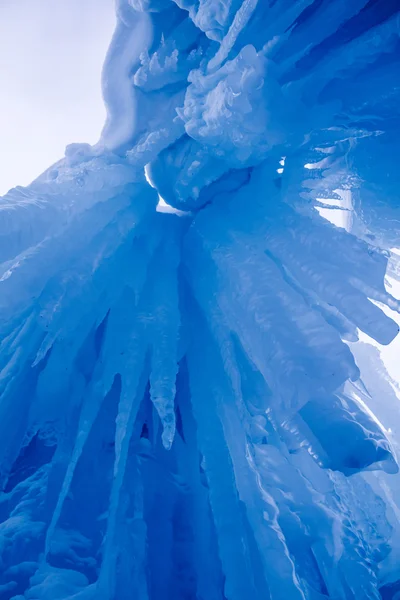 Eisburgen Eiszapfen und Eisformationen — Stockfoto