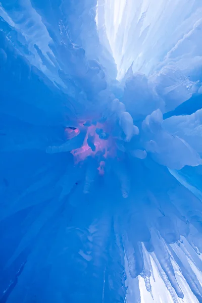 Castelos de gelo icicles e formações de gelo — Fotografia de Stock