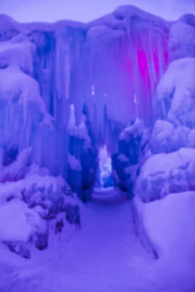 氷の城のつららと氷の形成 — ストック写真