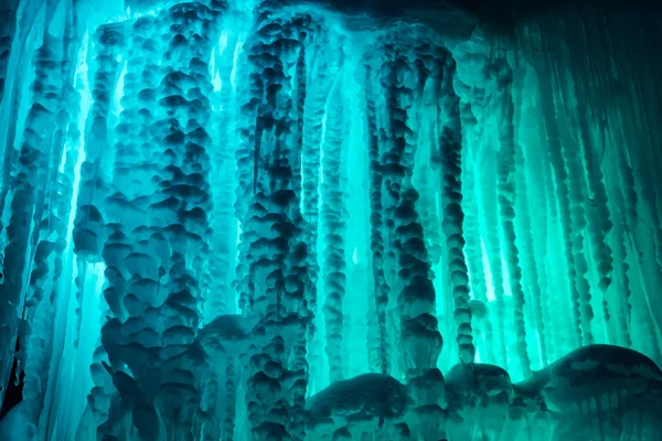 Ice castles jégcsapok és jég formációk — Stock Fotó