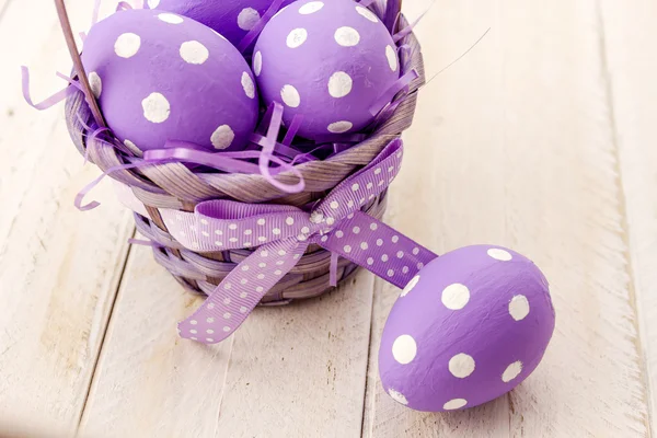 Huevos y cestas de Pascua — Foto de Stock