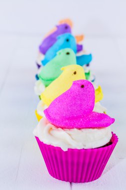 peeps Paskalya kek
