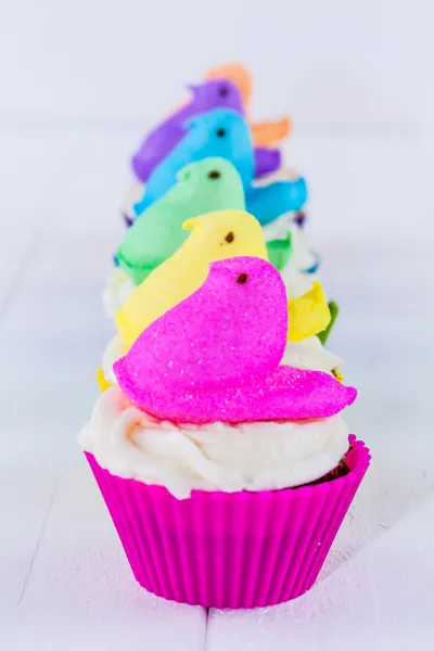 Cupcakes di Pasqua fa capolino — Foto Stock