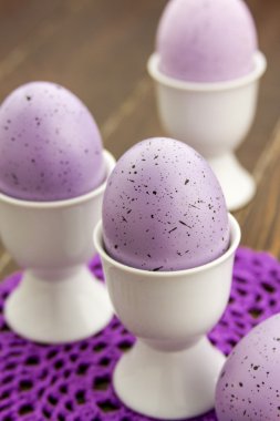 Paskalya yumurtaları ve sepetleri