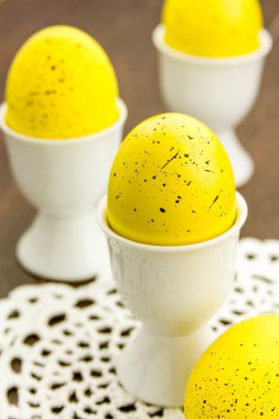 Paskalya yumurtaları ve sepetleri