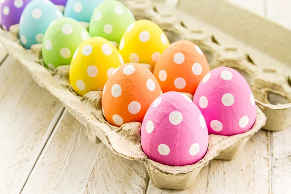 复活节彩蛋和篮子 — 图库照片