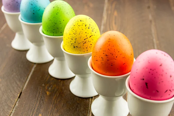 Velikonoční vajíčka a košíky — Stock fotografie