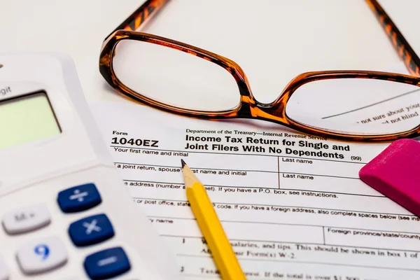 Zgłoszenia podatków i formularze podatkowe — Zdjęcie stockowe