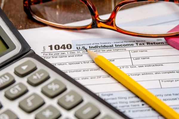 Podání daní a daňové formuláře — Stock fotografie