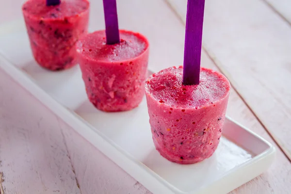 Blueberry and Raspberry Homemade Popsicles — Stock Photo, Image