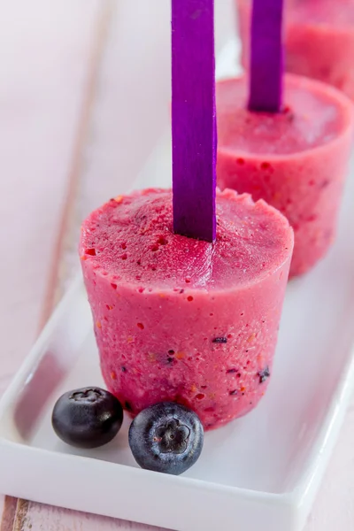 Blueberry and Raspberry Homemade Popsicles — Stock Photo, Image