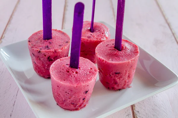 Paletas caseras de arándanos y frambuesas — Foto de Stock