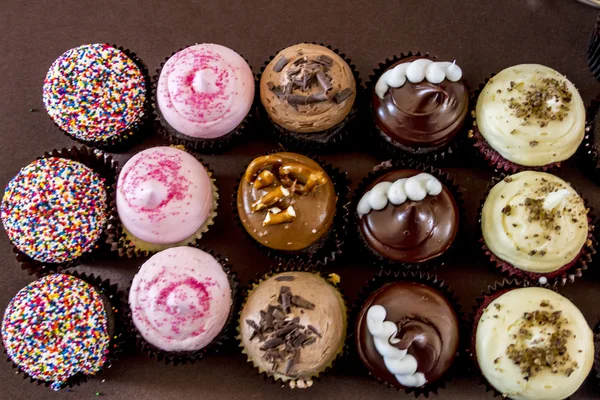 Diverse smaken van cupcake op display — Stockfoto