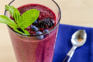 yaban mersini ve blackberry smoothie Shake