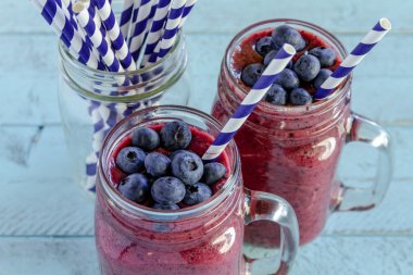 yaban mersini ve blackberry smoothie Shake