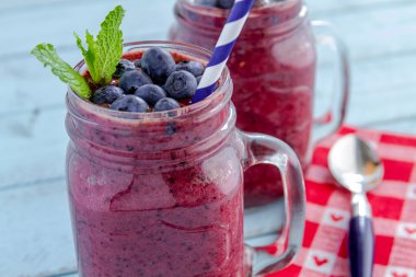 yaban mersini ve blackberry smoothie Shake