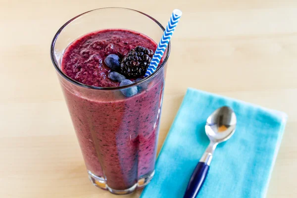 Yaban mersini ve blackberry smoothie Shake — Stok fotoğraf