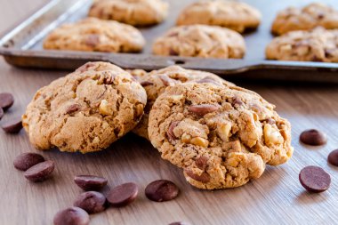 ev yapımı çikolatalı kurabiye ile ceviz