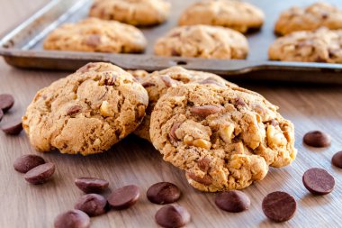 ev yapımı çikolatalı kurabiye ile ceviz