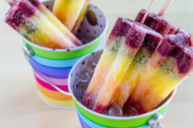 taze meyve gökkuşağı popsicles