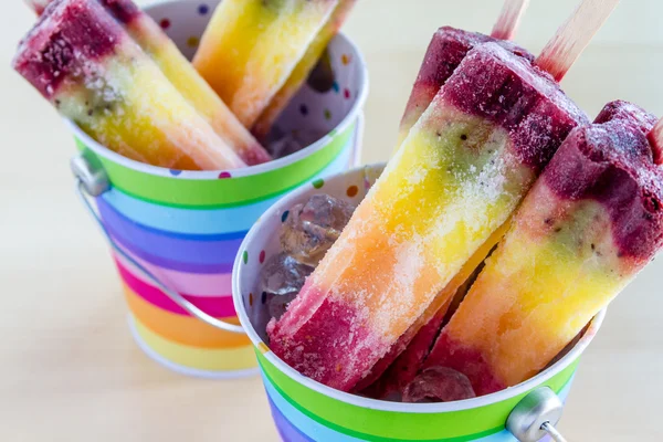 Fresh Fruit Rainbow Popsicles — Stock Photo, Image