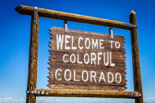 Bem-vindo ao colorido sinal Colorado — Fotografia de Stock