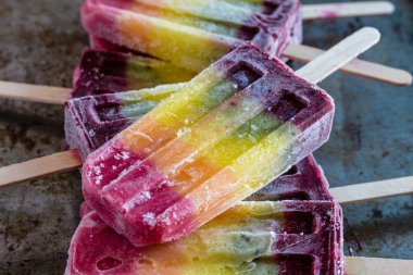 taze meyve gökkuşağı popsicles