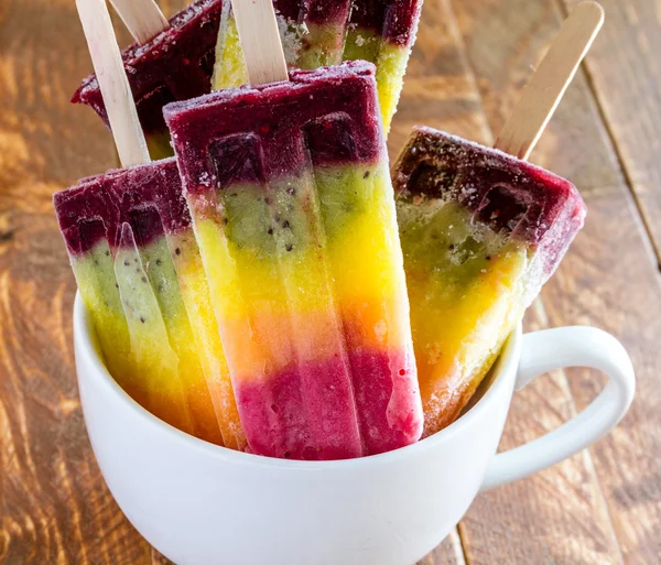 Paletas de arco iris de fruta fresca — Foto de Stock