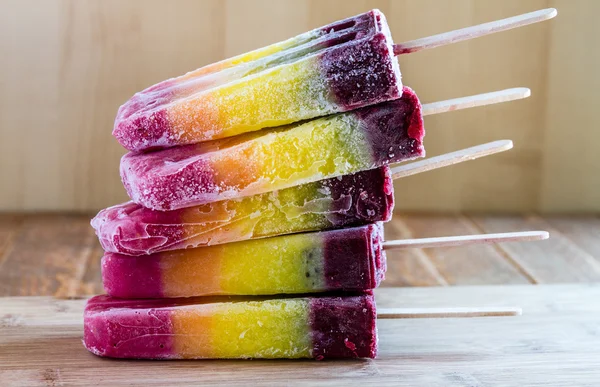 Paletas de arco iris de fruta fresca — Foto de Stock