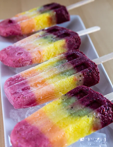 Fresh Fruit Rainbow Popsicles — Stock Photo, Image