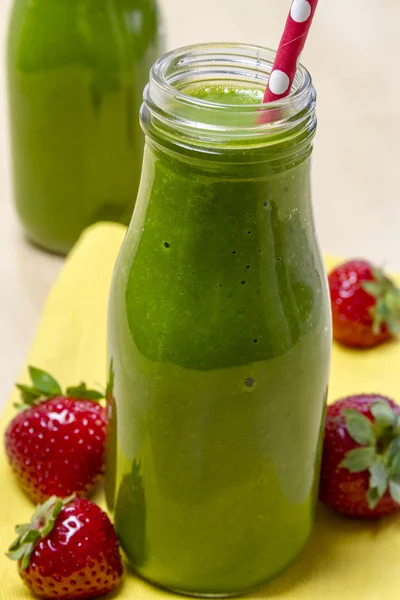 Bebida de batido de suco verde saudável — Fotografia de Stock