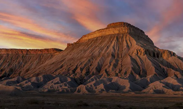 Dramatic Colorful Sunset Mount Garfield Book Cliffs Western Slope Colorado — Stock Photo, Image