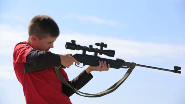 Young boy with air rifle shooting — Stock Video