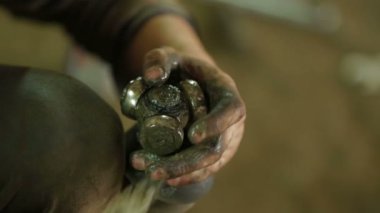 makinist araba parçası ile çalışma