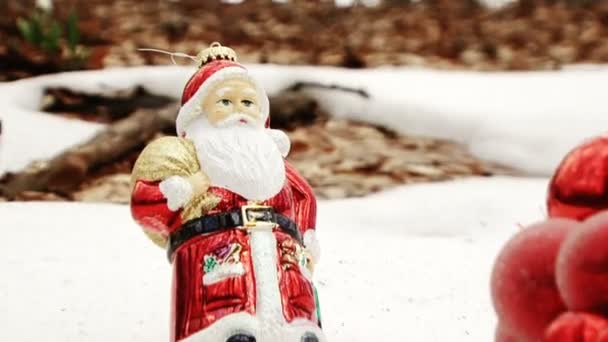 Decoración de Navidad en la nieve — Vídeos de Stock