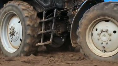 Traktör çiftçilik