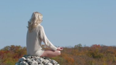 kaya üzerinde meditasyon