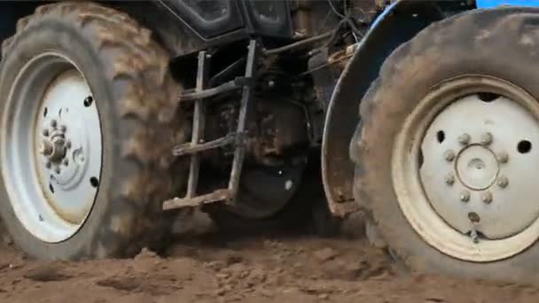 Tractor ploughing — Stock Video