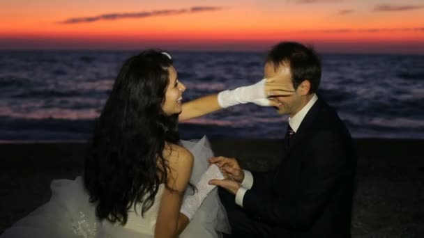 Menyasszony és a vőlegény — Stock videók