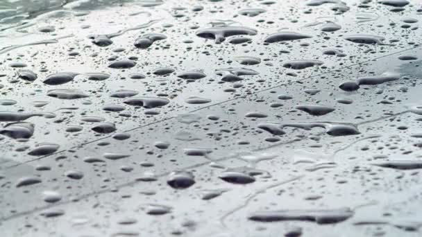 Přetáhněte pozadí: dešťové kapky na sklo auta